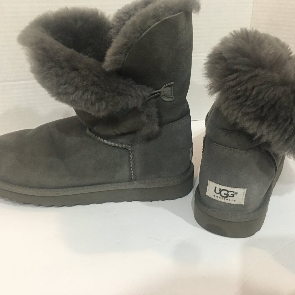 UGG Boots s/n 5803 - Size 9